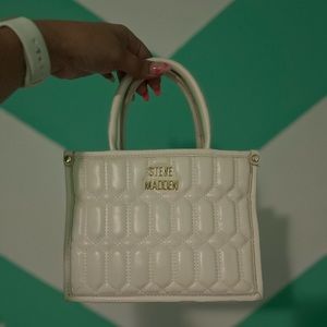 White steve madden crossbody
